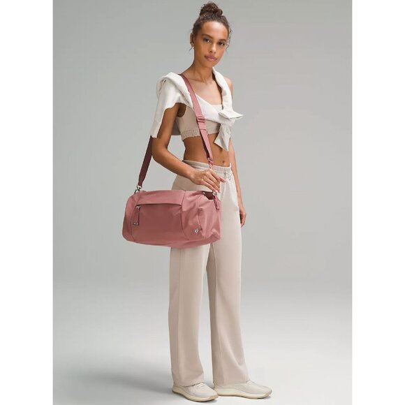 Lululemon On My Level Duffle Bag 16L Spiced Chai Pink OS - Picture 12 of 15